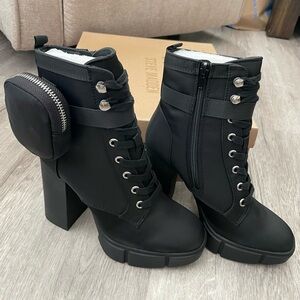 Steve Madden Herrick Black Lace Up Boots w/ Attached Zippered Purse Pouches